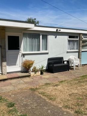 Chalet 2 ( Charisma 1) Sandown Bay Holiday Centre